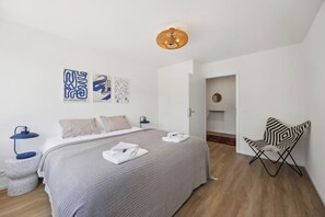 2 Schlafzimmer, Schreibtisch, Bügeleisen/Bügelbrett, WLAN