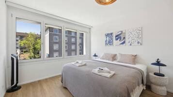 2 bedrooms, desk, iron/ironing board, WiFi