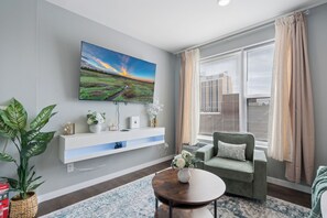 Living area - Cozy 1-bedroom Downtown Valclyde Apartment Minneapolis (Minneapolis)