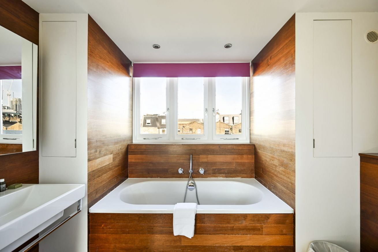 Shower, towels, shampoo, toilet paper