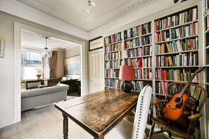 Interior - Argyl | Bright 3 Bedroom Home in Shepherd’s Bush (Greater London)