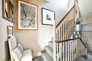 Interior - Argyl | Bright 3 Bedroom Home in Shepherd’s Bush (Greater London)