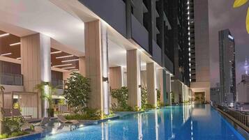 Kolam renang infinity