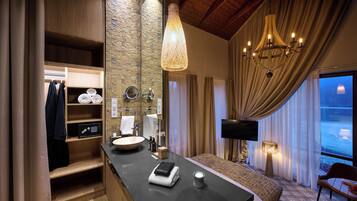 Villa | Minibar, in-room safe, free WiFi, bed sheets