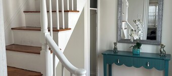 Heart of Salem Charming 3-bedroom house 
5-12 minute walk from everything.