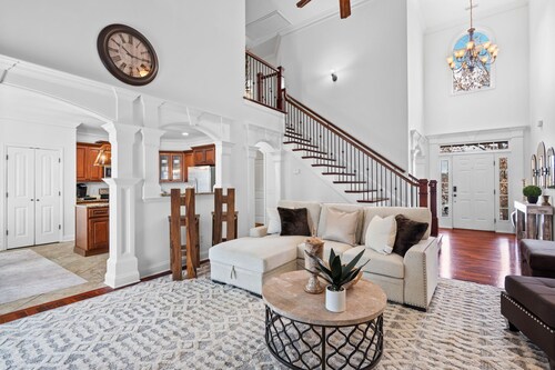 Spacious 5-bedroom house in nice and quiet Chattanooga neighborhood 