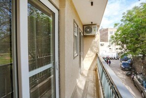 Exterior detail - hotel aiims 20 four 7 (New Delhi)