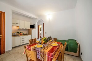 Family Apartment, Multiple Bedrooms (Beach in 5 min | Pool Access | n.51) | Private kitchen - Blumare Resort (Otranto)