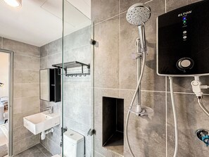 Shower, hair dryer, bidet, soap - Glomac 121 Residences by Airhost (Petaling Jaya)