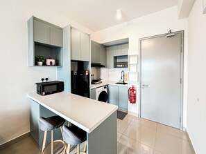 Private kitchen - Glomac 121 Residences by Airhost (Petaling Jaya)