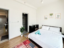 Apartemen, 2 kamar tidur, balkon, pemandangan kota | Setrika/meja setrika, Wi-Fi gratis, dan seprai linen