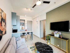 Flat-screen TV - Glomac 121 Residences by Airhost (Petaling Jaya)