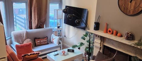 TV, fireplace