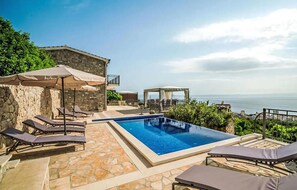 Pool - Amazing home in Makarska with sauna (Makarska)