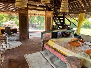 Outdoor dining - Kwa Simba Lodge (Pangani)