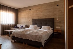 Chambre Double, balcon, vue montagne