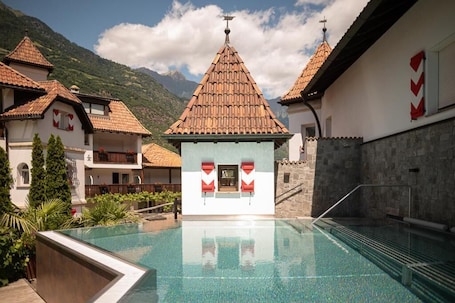 Piscina. Hotel Schulerhof