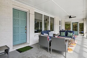 Terrace/patio - 1 Block to the  Beach + Game Room + Covered Deck | East Folly | Family Tides (Folly Beach)