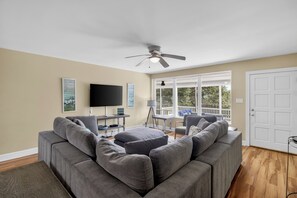 Smart TV, foosball, table tennis - 1 Block to the  Beach + Game Room + Covered Deck | East Folly | Family Tides (Folly Beach)