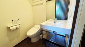 Hair dryer, towels - For 2 people 14 square meters small double room  / Kyoto City Kyōto (Kyoto City)