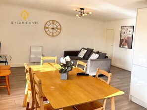 Interior - Unique 2 Bedroom Flat in the Heart of Reading! (Reading)