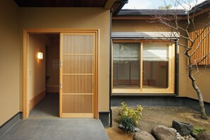 Exterior detail - 2Min Walk from Station | Quiet Private Villa with Japanese Garden View Hasegawa / Kyoto City Kyōto (Kyoto City)