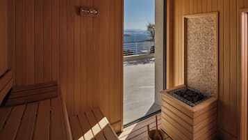 Een sauna, een stoombad, massagebehandelingen