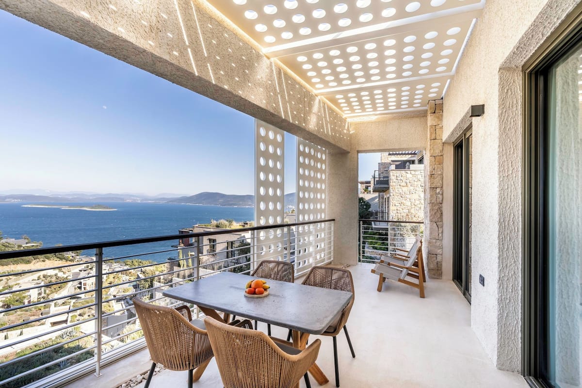 ラグジュアリー 4 人部屋 シービュー | テラス / パティオ