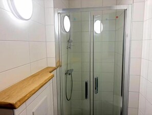 Classic Apartment, Balcony, Garden View | Bathroom - Sunday Ferienpark Hambachtal Oberhambach (Frankfurt Am Main)