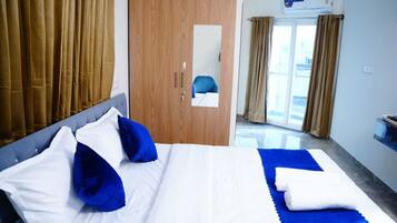 Deluxe Room, Balcony, City View