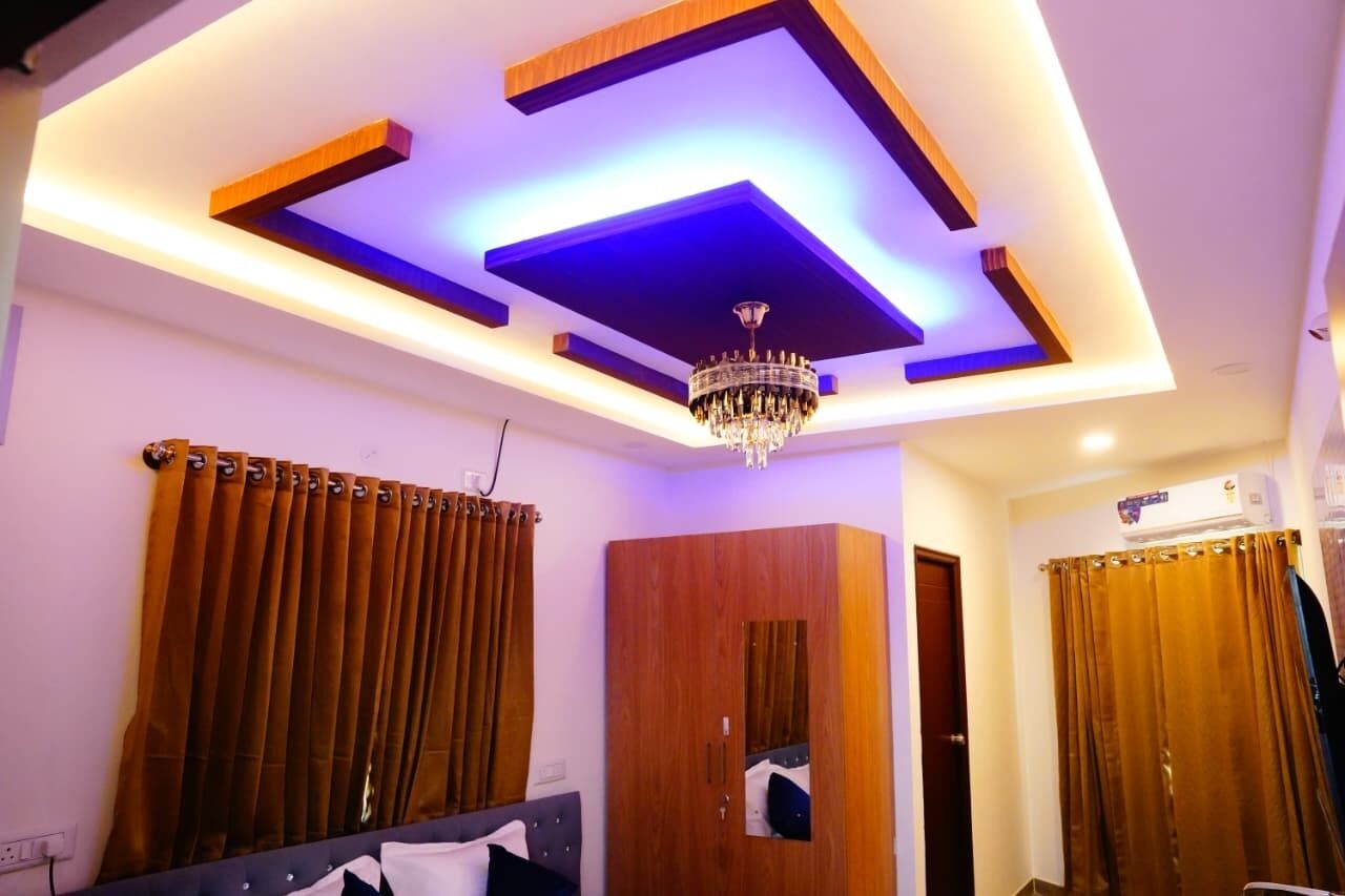 Deluxe Room, Balcony, City View | Interior