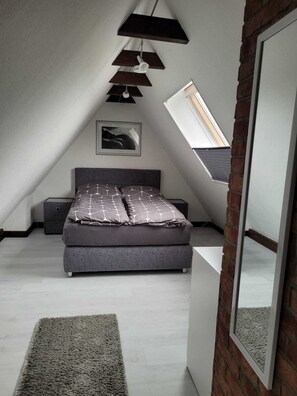 2 Schlafzimmer, Reisekinderbett, kostenloses WLAN, Bettwäsche
