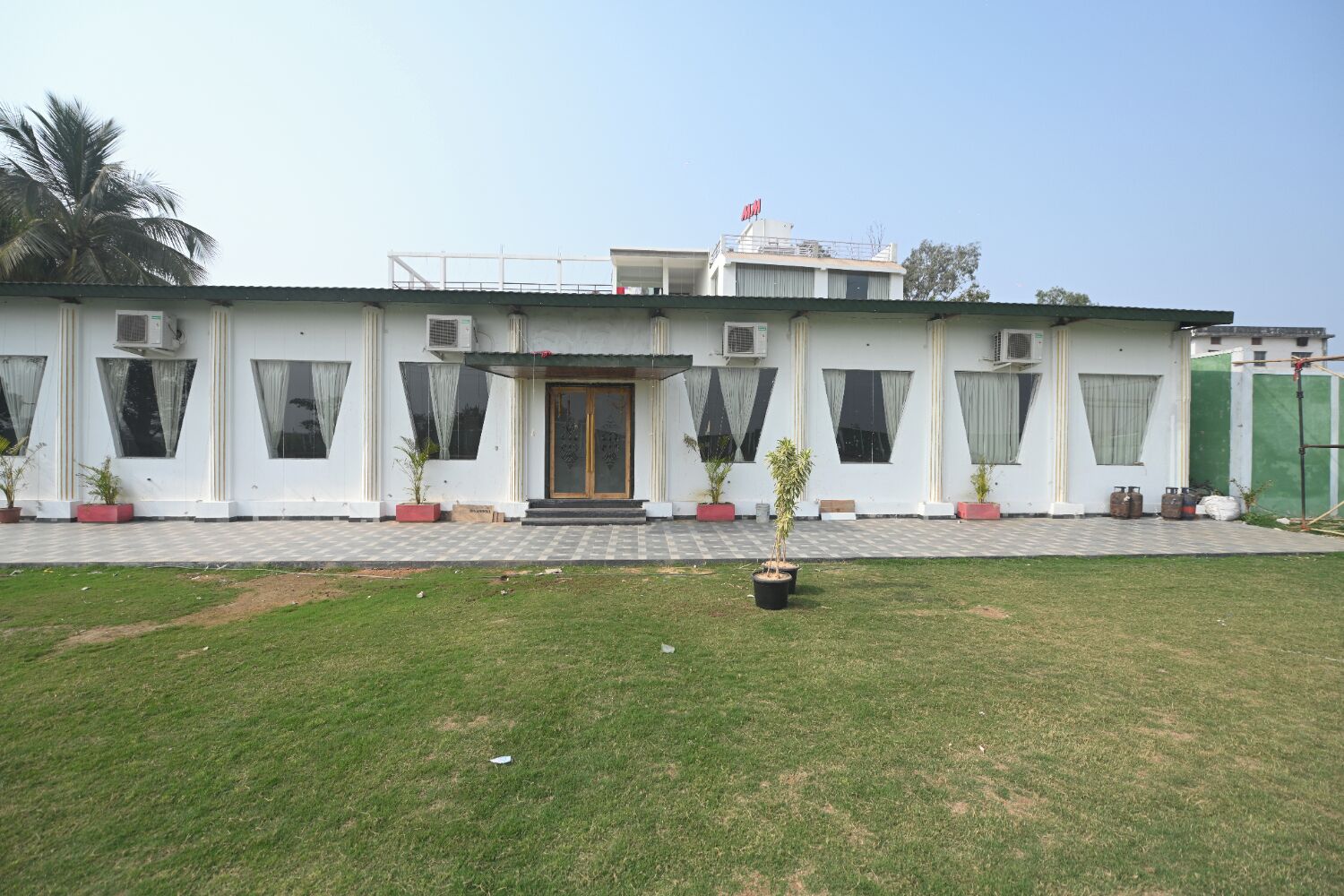 المنشأة من الخارج