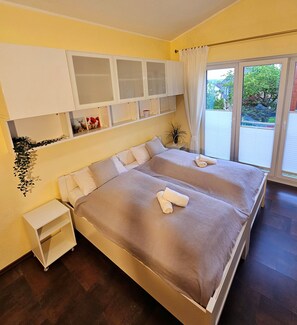 2 bedrooms, iron/ironing board, WiFi, bed sheets