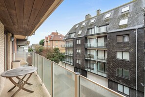 Property grounds - 3 bedroom accommodation in Oostduinkerke (Oostduinkerke)