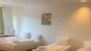 Basic Quadruple Room, Courtyard View | Free WiFi, bed sheets - Hotel Passion by Julie & Ferienwohnunge (Berlin)