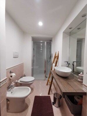 Bathroom - Vrbo Property (Campania)