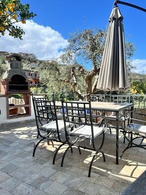 Outdoor dining - Vrbo Property (Campania)