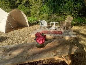 Terrace/patio - Inuit tent for 2 adults and 2 children, in 45 ha of unspoilt nature (Ploërdut)