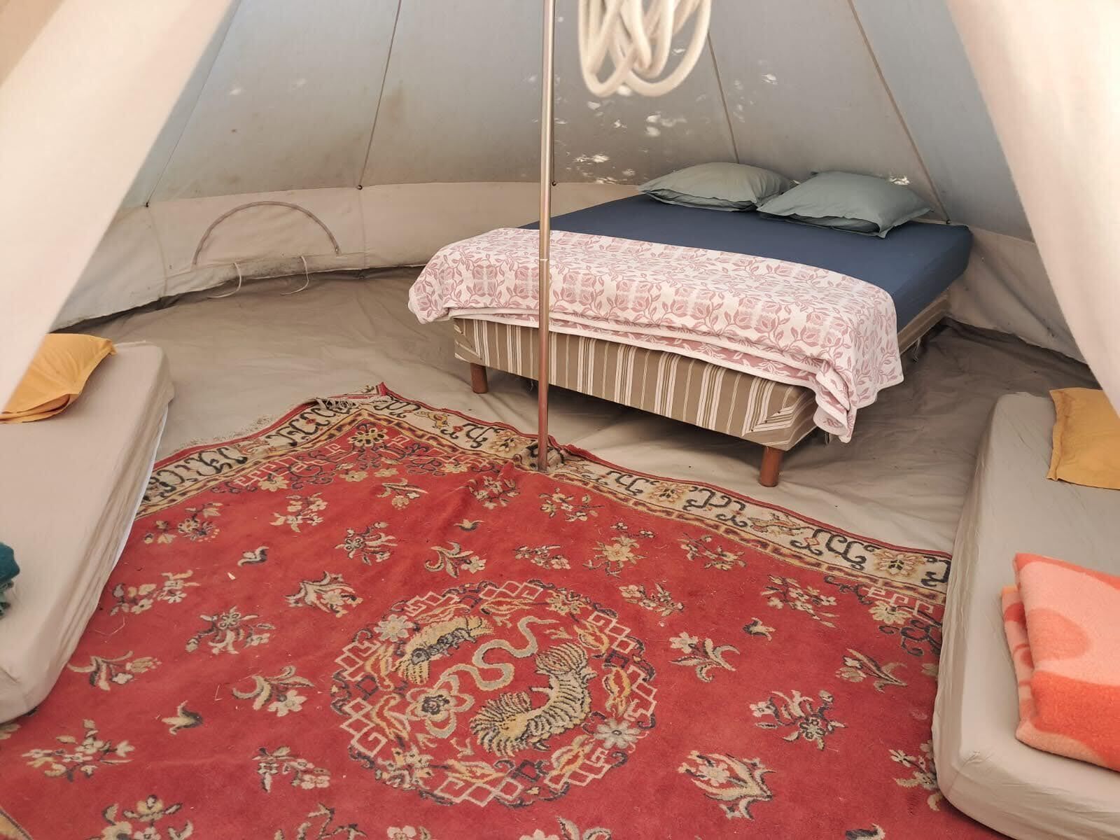 1 habitación y cuna de viaje 