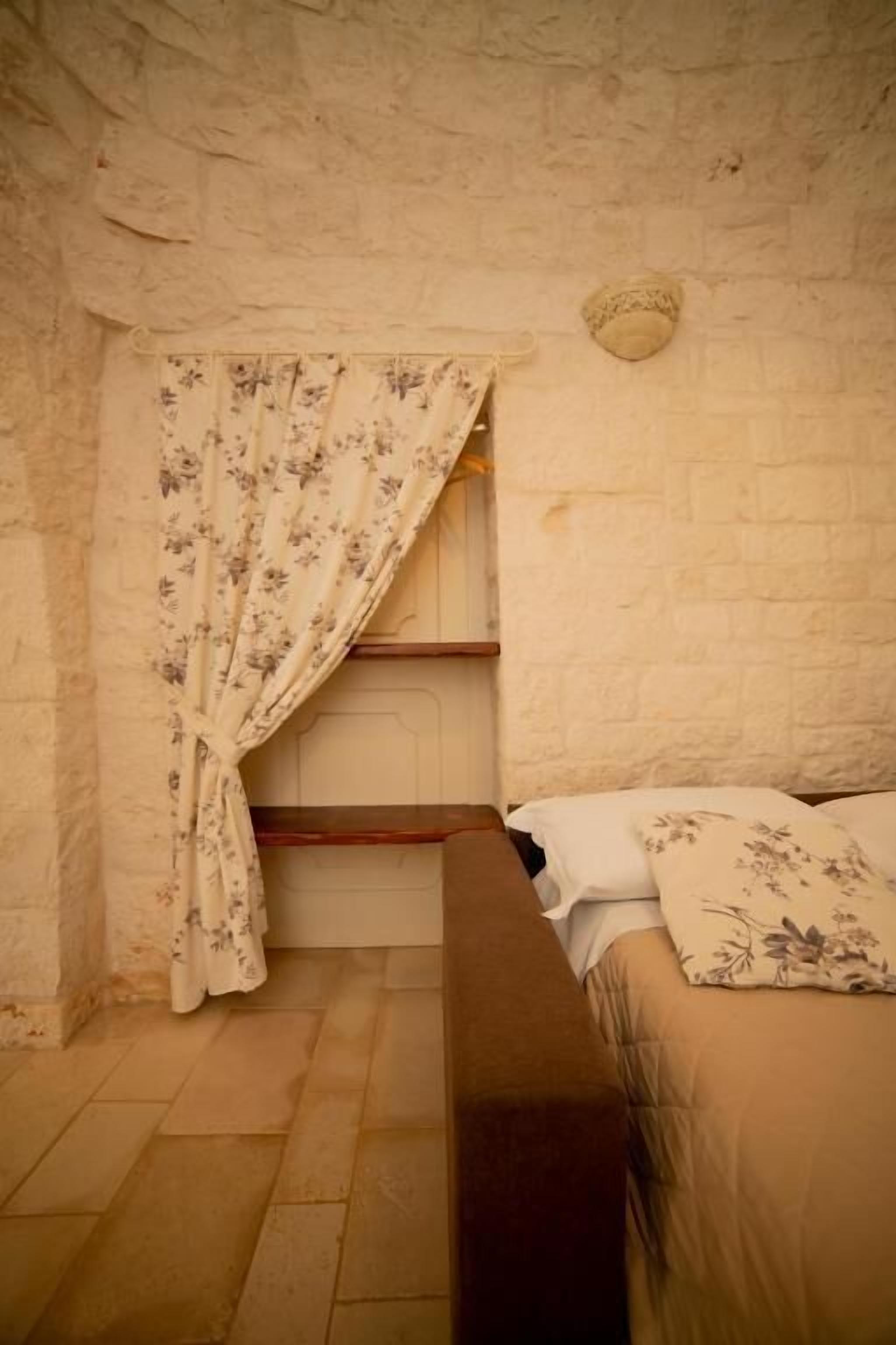 Classic-hus - terrasse - udsigt til gårdsplads (Trullo Ulivo)