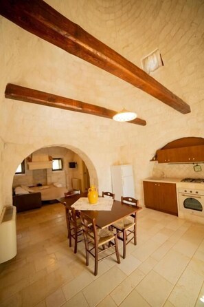 클래식 하우스, 파티오, 마당 전망 | 다이닝