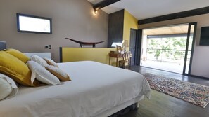 3 habitaciones, escritorio, wifi y ropa de cama 