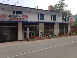 Exterior - Sri Ram Resorts & Restaurant (Guptkashi)