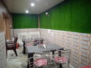 Dining - Sri Ram Resorts & Restaurant (Guptkashi)