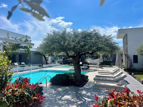 OLIVIA RESORT