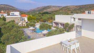 Family Duplex, Pool View | Outdoor dining