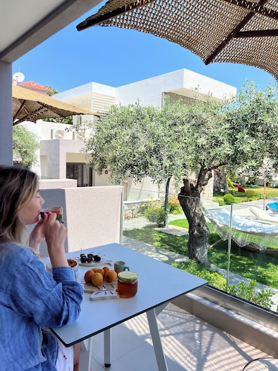 OLIVIA RESORT