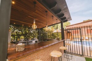 Bar (on property) - Caribbean Home Barcelona - Luxury Private Oasis (Montcada i Reixac)