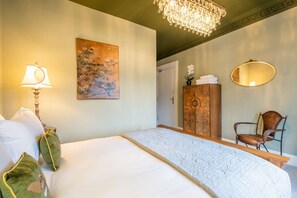5 habitaciones, tabla de planchar con plancha, wifi y ropa de cama 